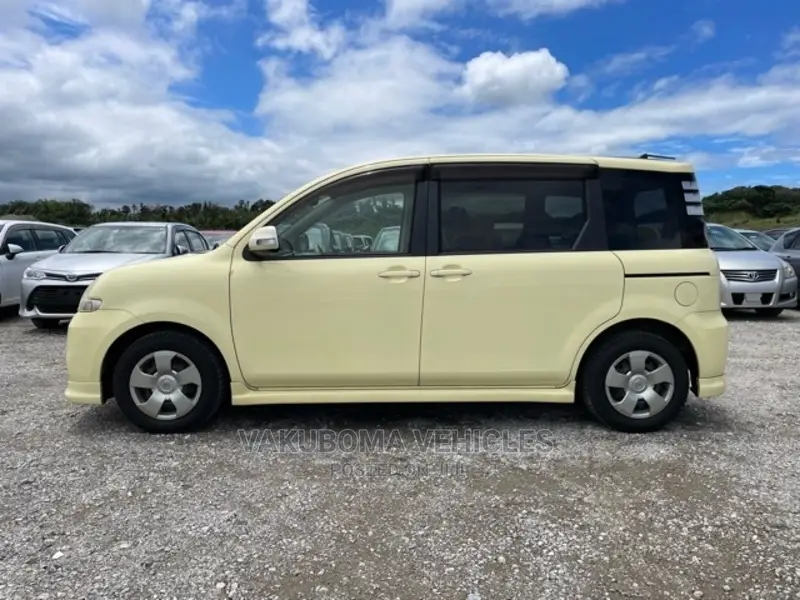 Toyota Sienta 2007 Yellow