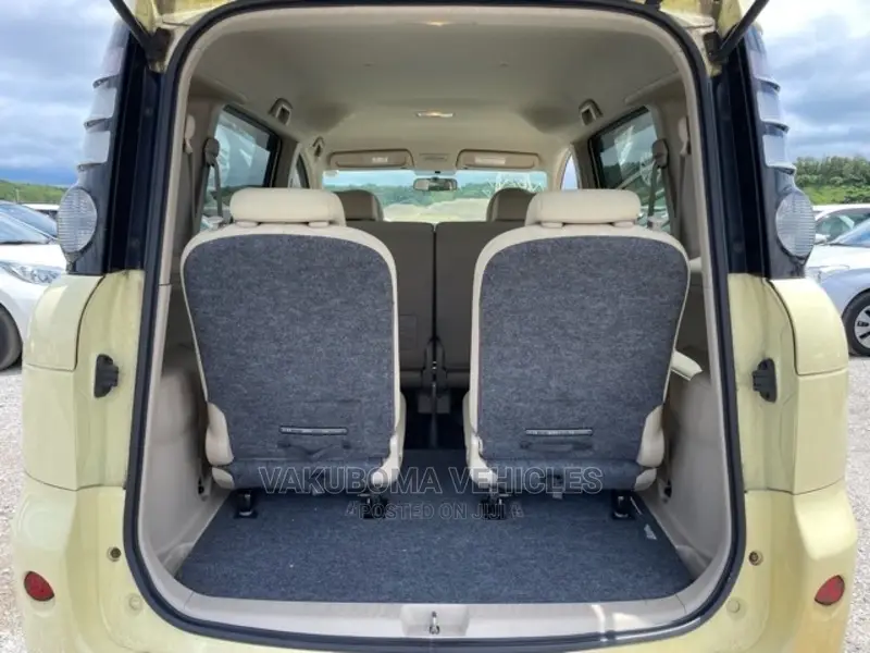 Toyota Sienta 2007 Yellow