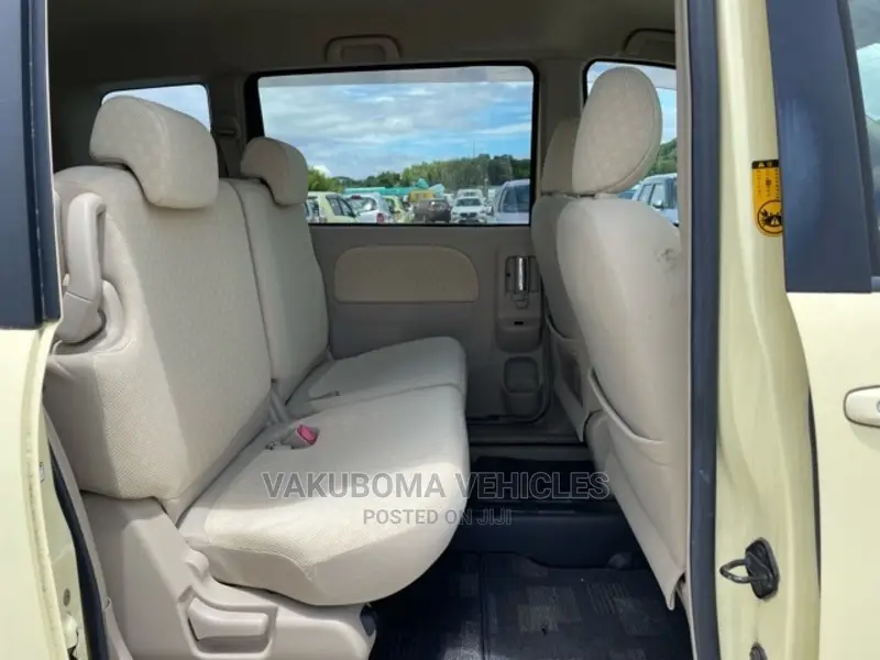 Toyota Sienta 2007 Yellow