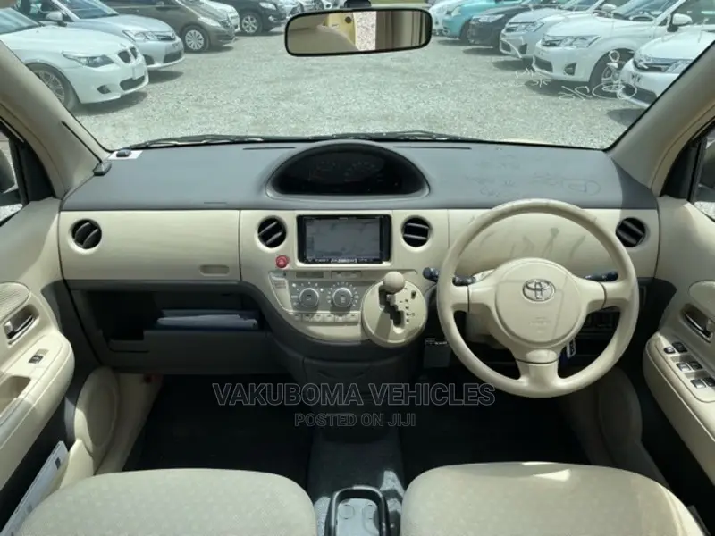 Toyota Sienta 2007 Yellow