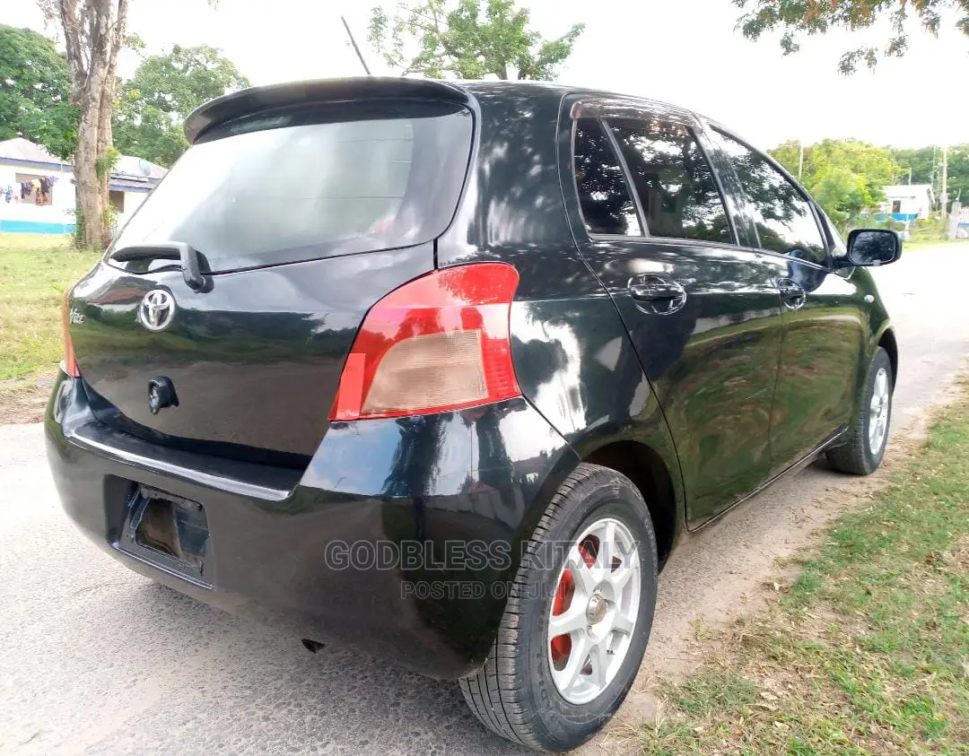 Toyota Vitz 2005 Black