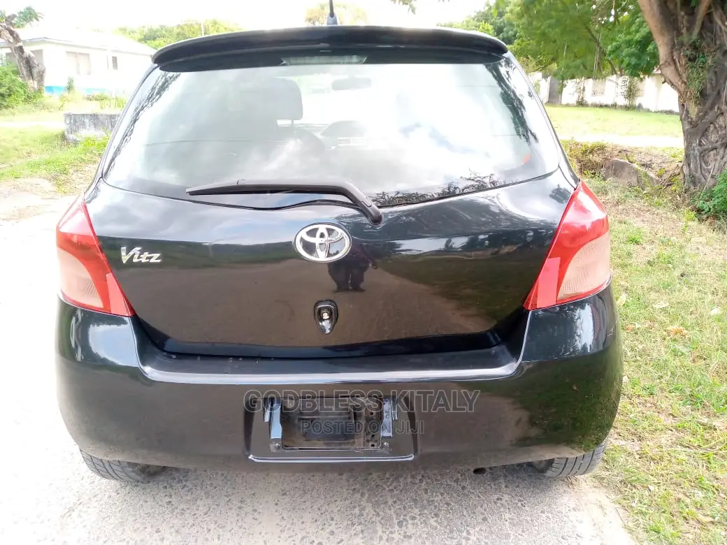 Toyota Vitz 2005 Black