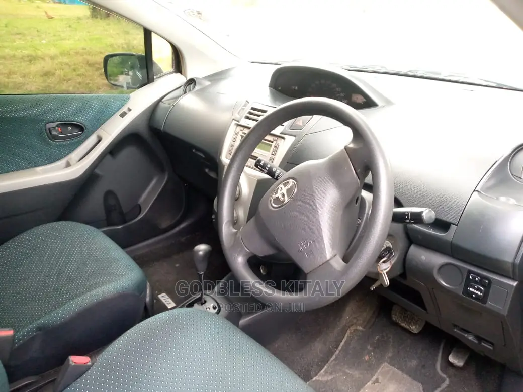 Toyota Vitz 2005 Black