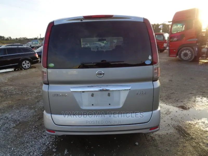Nissan Serena 2007 Silver
