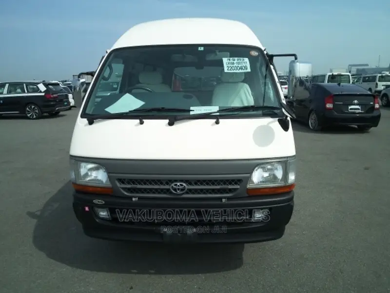 Toyota HiAce 2001 White