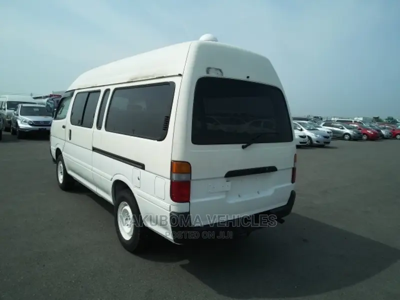 Toyota HiAce 2001 White