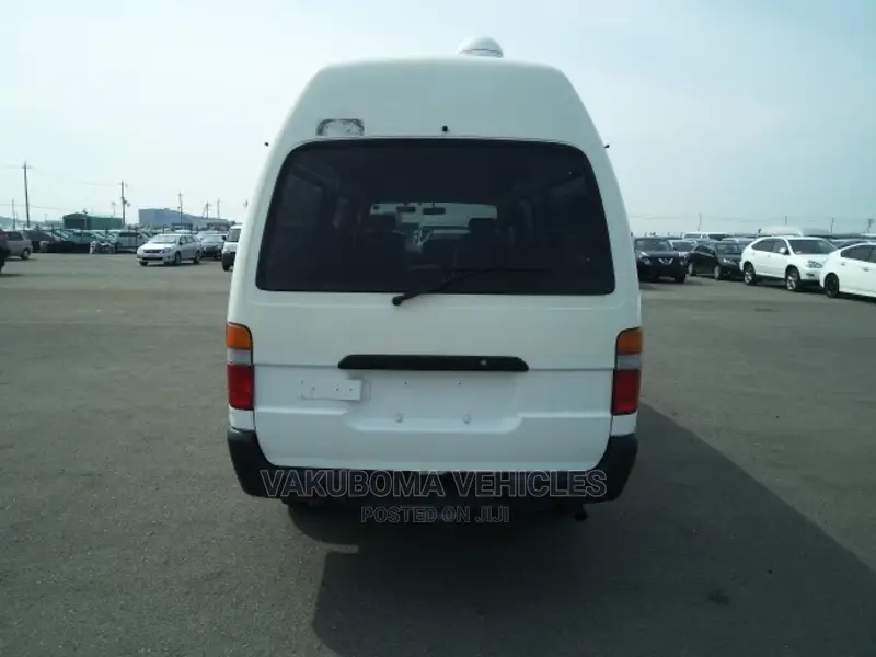 Toyota HiAce 2001 White
