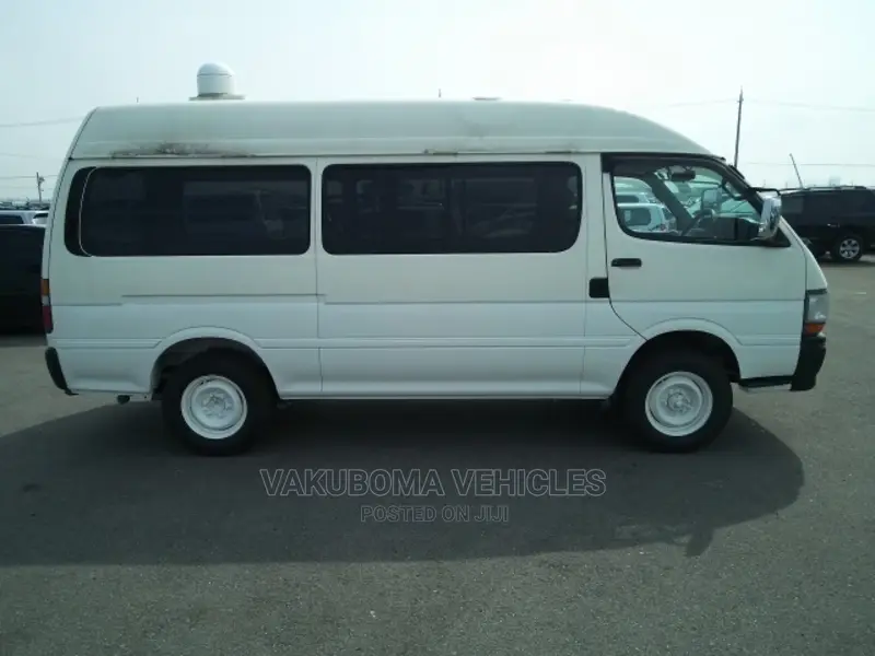 Toyota HiAce 2001 White