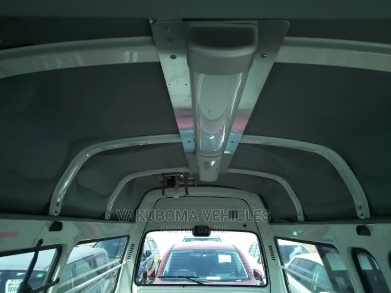 Toyota HiAce 2001 White