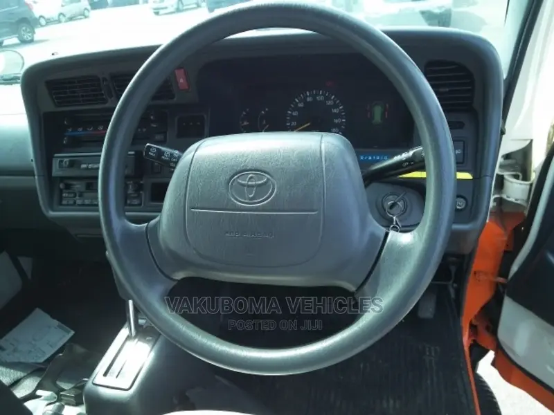 Toyota HiAce 2001 White