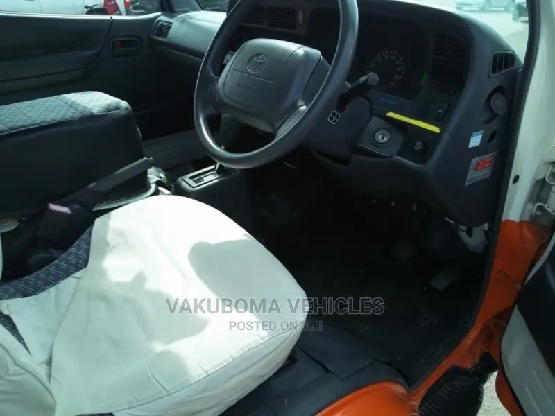 Toyota HiAce 2001 White