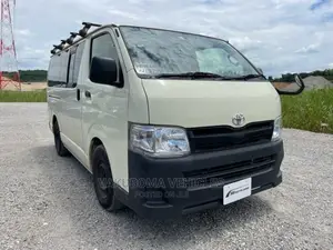 Toyota HiAce 2013 Beige