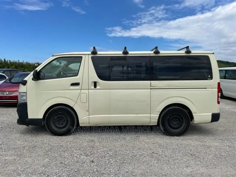 Toyota HiAce 2013 Beige