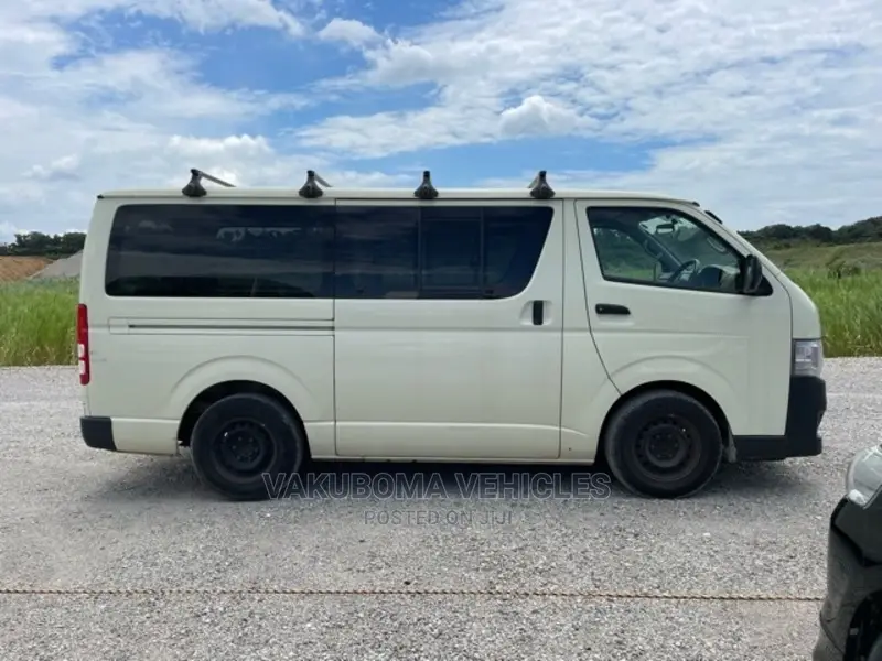 Toyota HiAce 2013 Beige