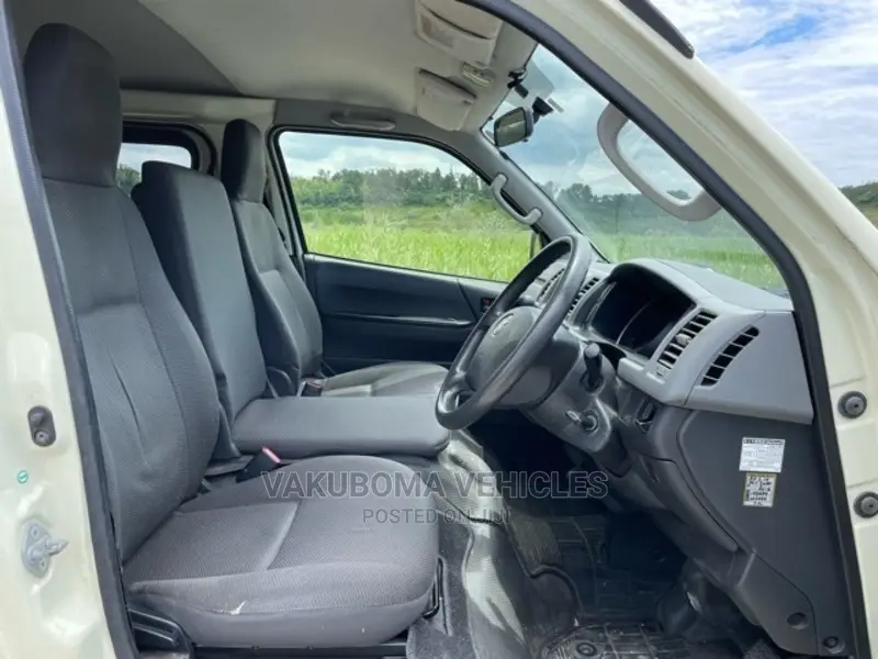 Toyota HiAce 2013 Beige