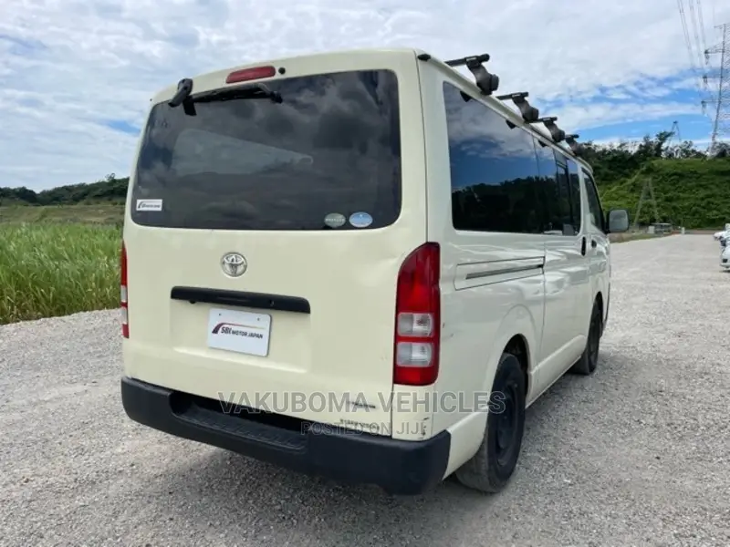 Toyota HiAce 2013 Beige