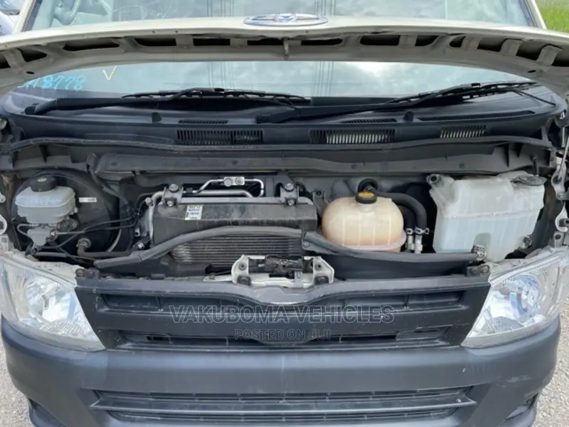 Toyota HiAce 2013 Beige