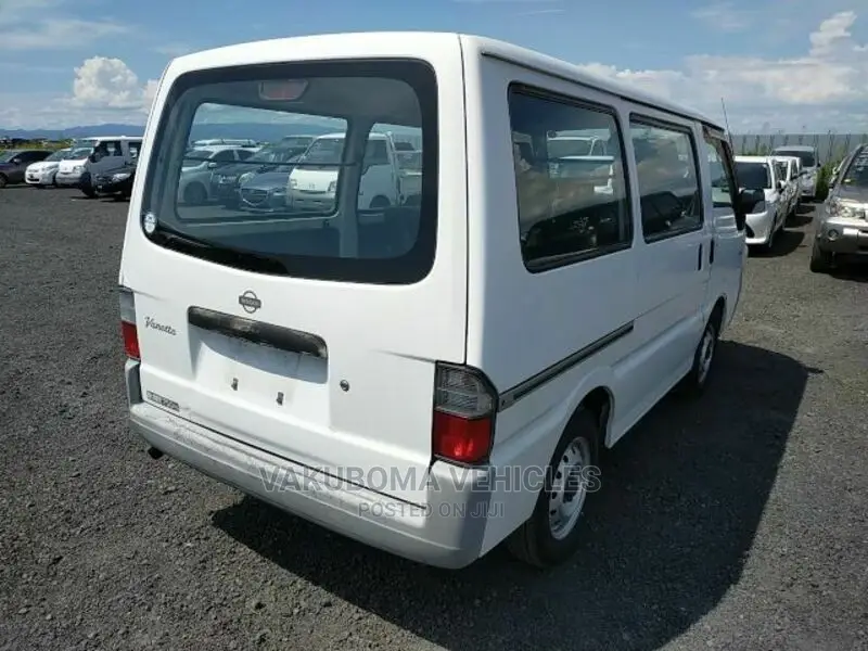 Nissan Vanette 2000 White