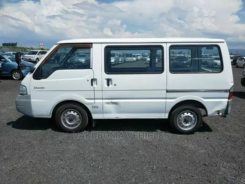 Nissan Vanette 2000 White