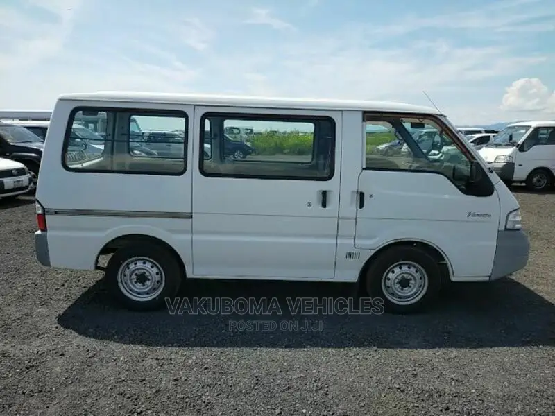 Nissan Vanette 2000 White