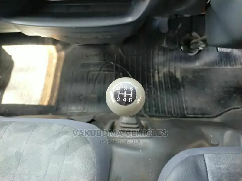 Nissan Vanette 2000 White
