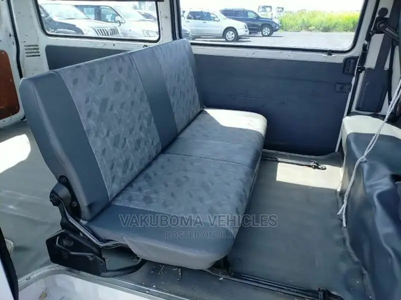 Nissan Vanette 2000 White