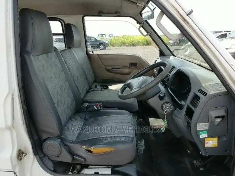 Nissan Vanette 2000 White