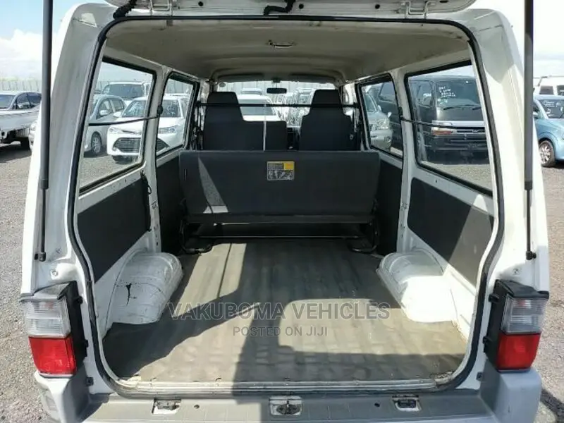 Nissan Vanette 2000 White