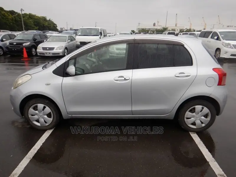 Toyota Vitz 2005 Silver