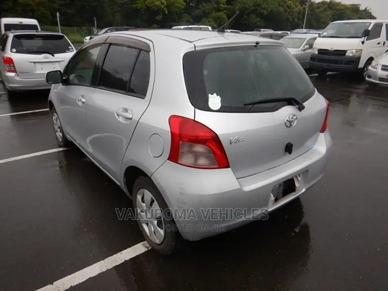Toyota Vitz 2005 Silver