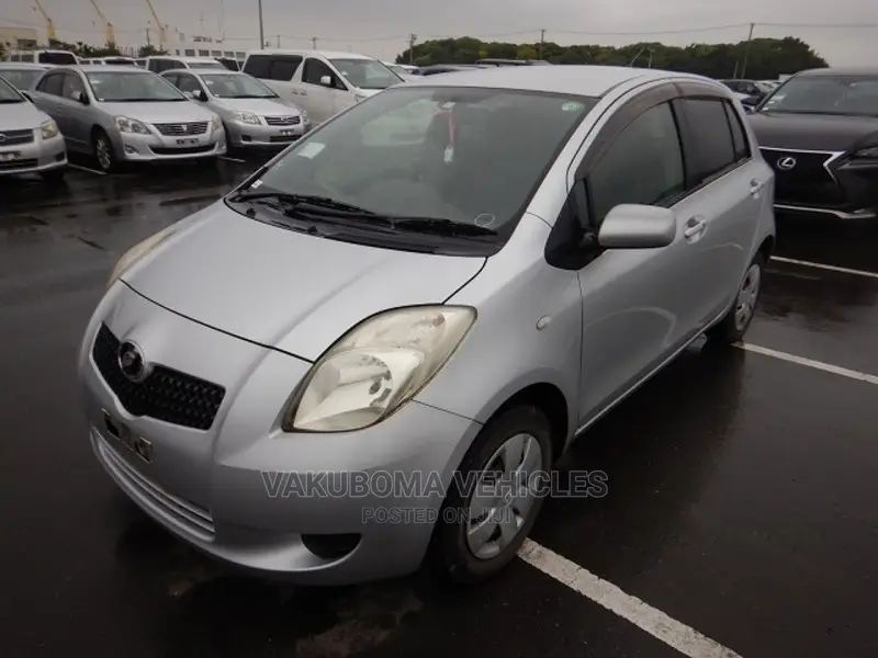 Toyota Vitz 2005 Silver