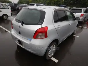 Toyota Vitz 2005 Silver