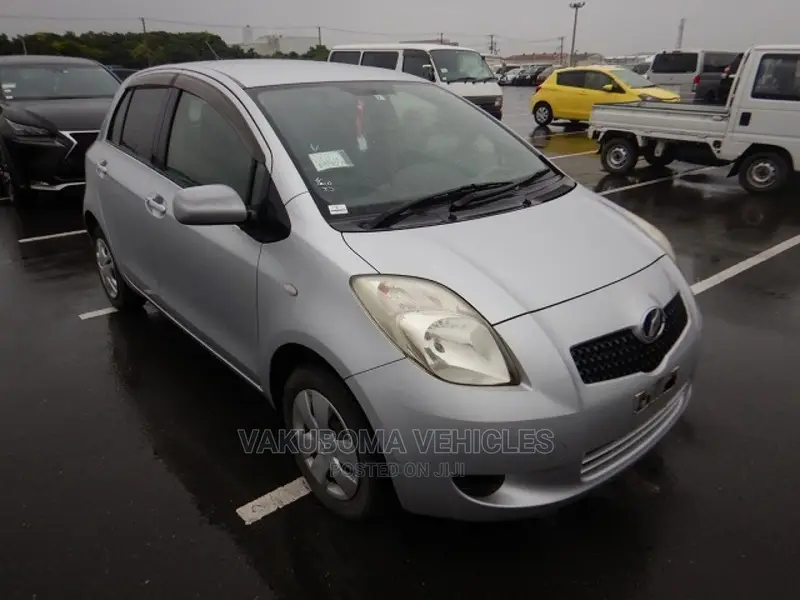Toyota Vitz 2005 Silver