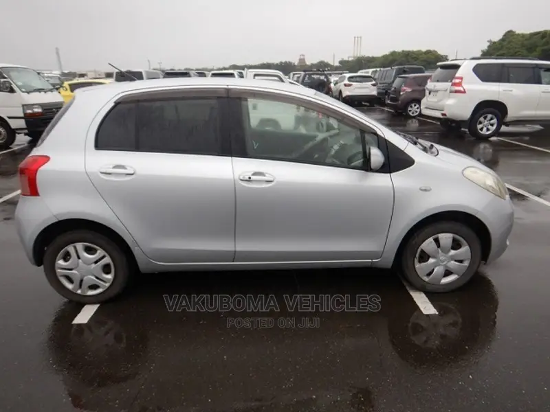 Toyota Vitz 2005 Silver