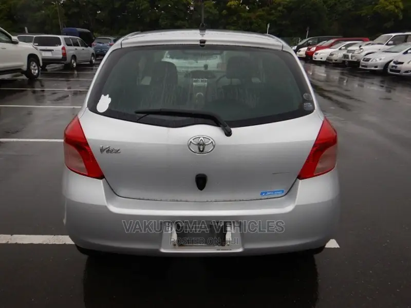 Toyota Vitz 2005 Silver