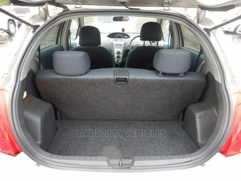 Toyota Vitz 2005 Silver