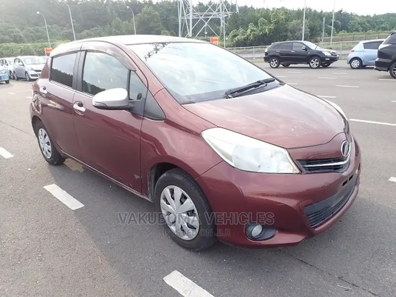 Toyota Vitz 2011 Red