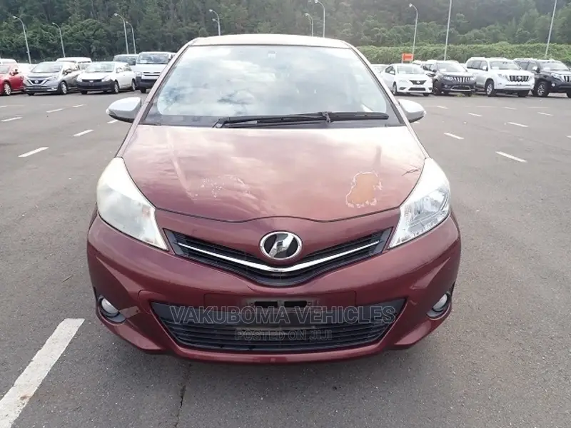 Toyota Vitz 2011 Red