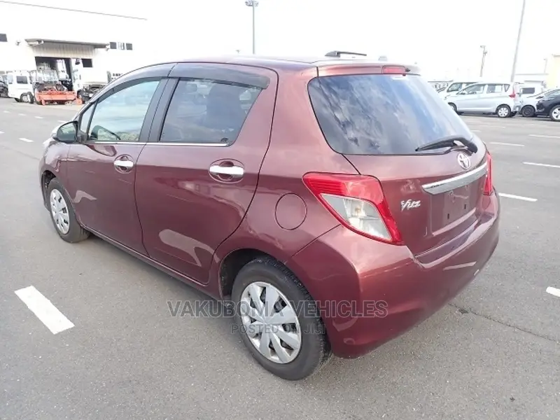 Toyota Vitz 2011 Red