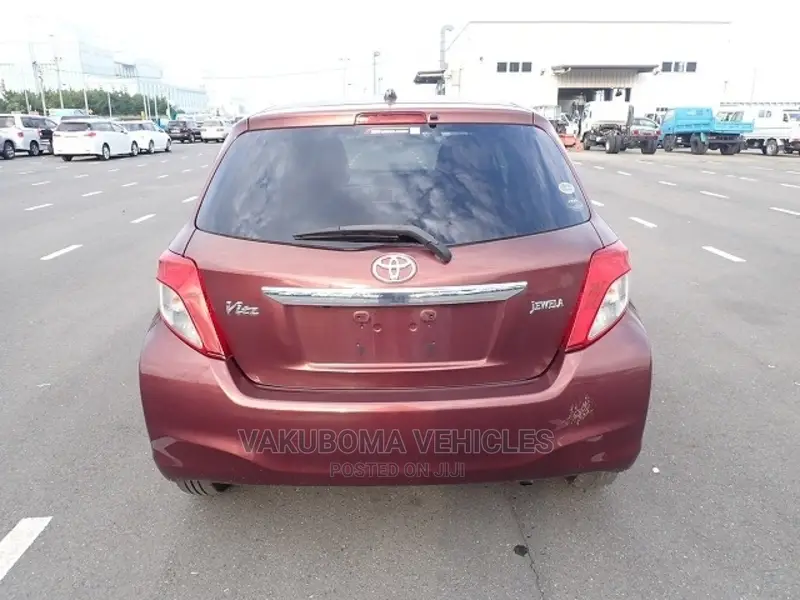 Toyota Vitz 2011 Red