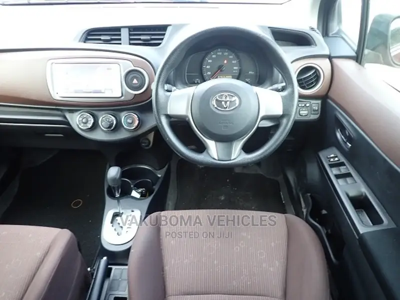 Toyota Vitz 2011 Red