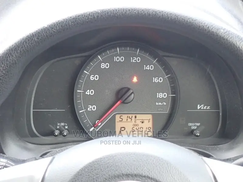 Toyota Vitz 2011 Red