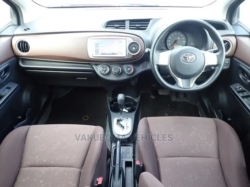 Toyota Vitz 2011 Red
