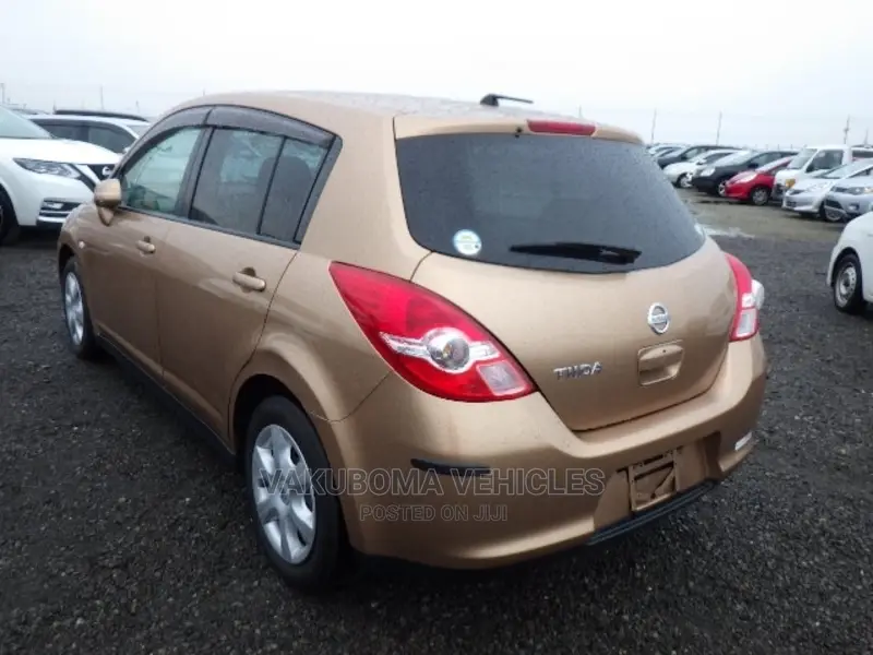 Nissan Tiida 2009 Orange