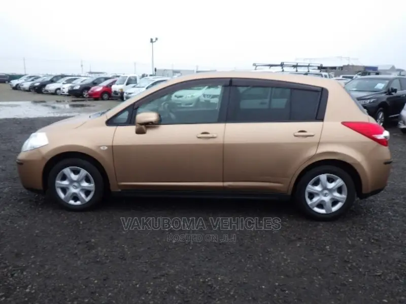 Nissan Tiida 2009 Orange