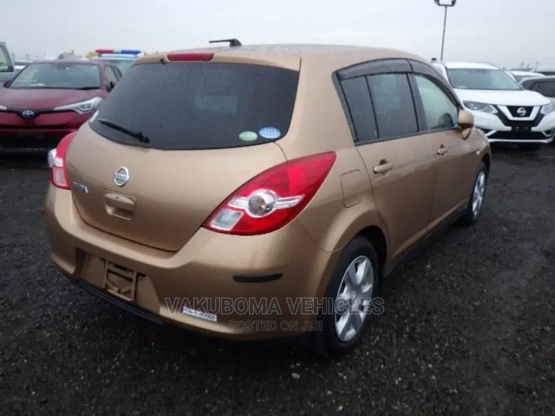 Nissan Tiida 2009 Orange