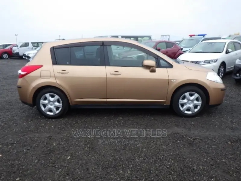 Nissan Tiida 2009 Orange