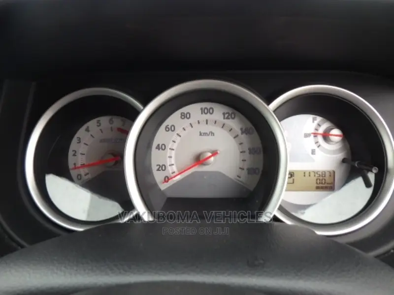 Nissan Tiida 2009 Orange