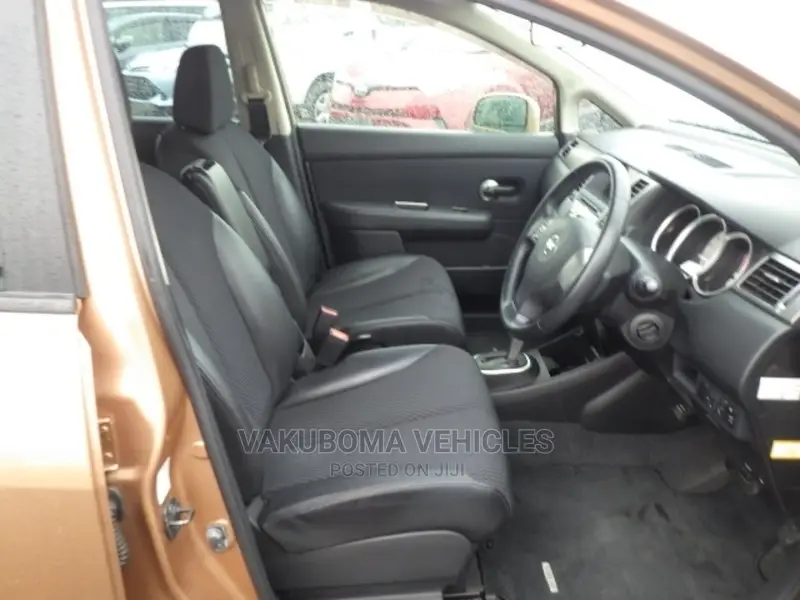 Nissan Tiida 2009 Orange