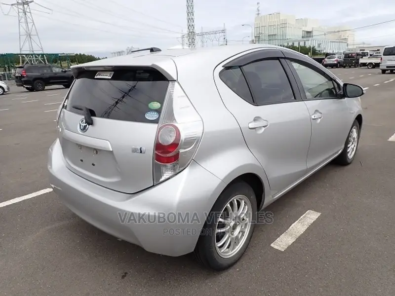 Toyota Aqua 2013 Silver